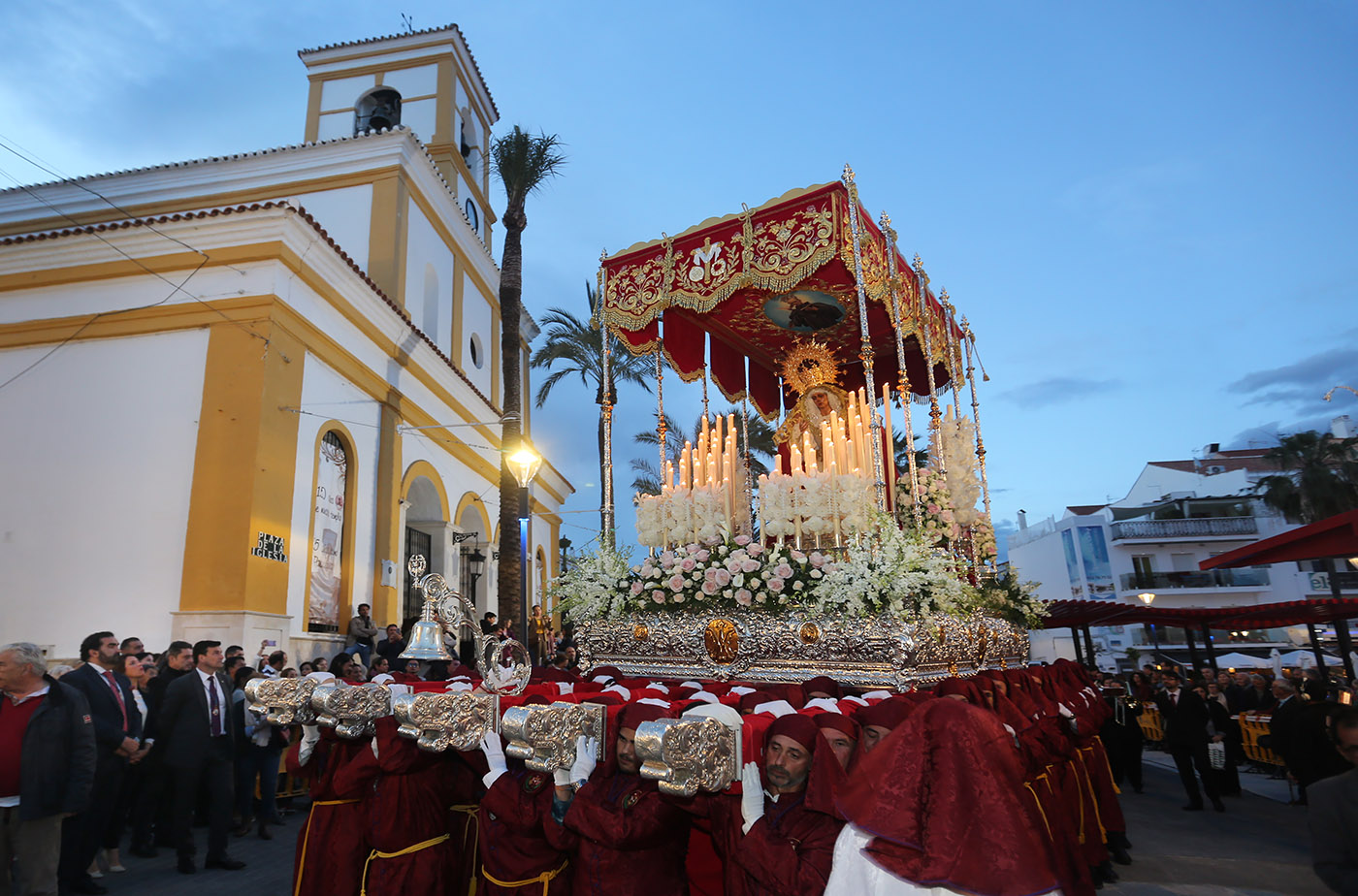 El Nazareno emociona a San Pedro Alcántara en el Jueves Santo